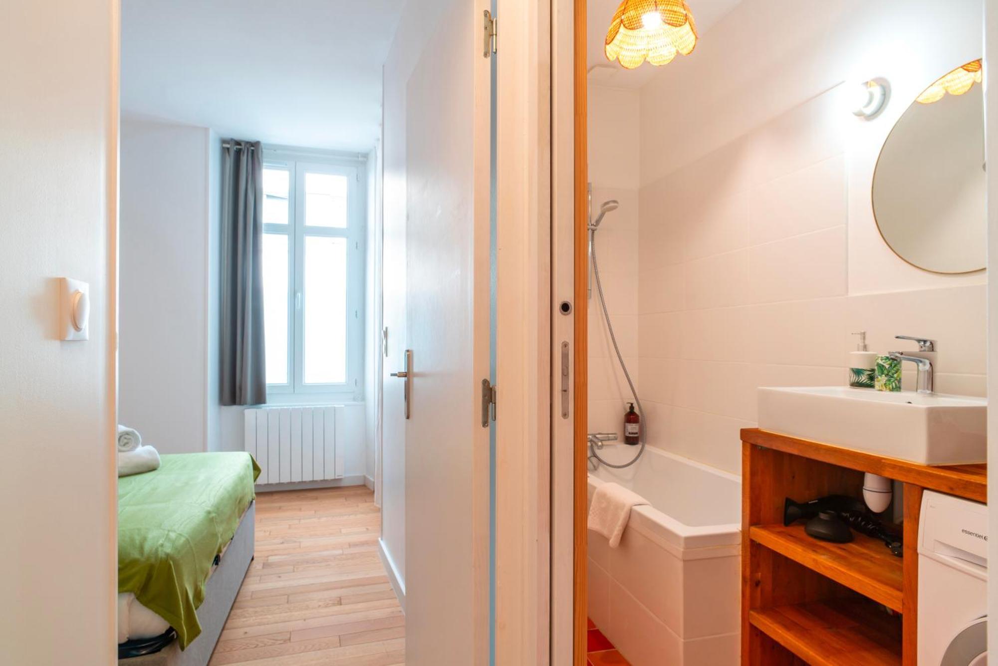 Escale Jardin - Joli Apt Proche Gare Avec Jardin 瓦讷 外观 照片